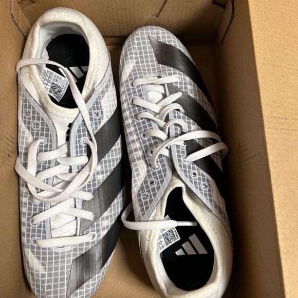 Running track spikes - Picture 2 of 10